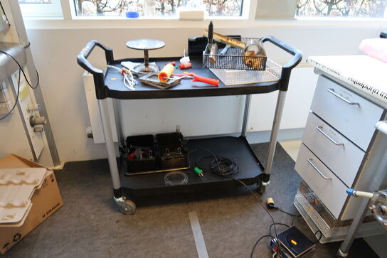 Opbevaringsvogn med indhold