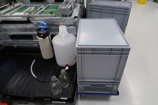 Div. Opbevaringskasser samt tryksprøjte