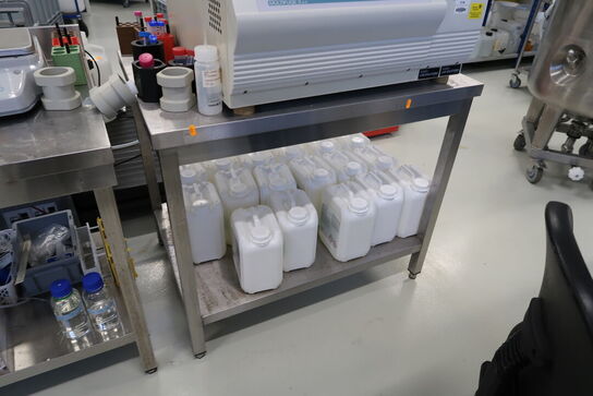 Rustfri stålbord uden indhold