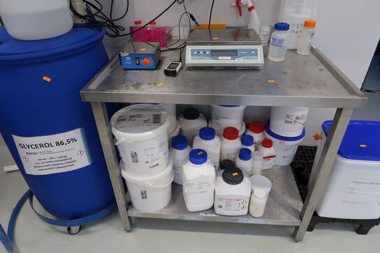 Rustfri stålbord uden indhold