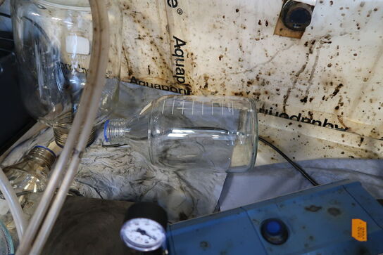 Div. Laboratorieglas, samt probe