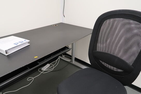 El. hæve/sænke skrivebord samt kontorstol