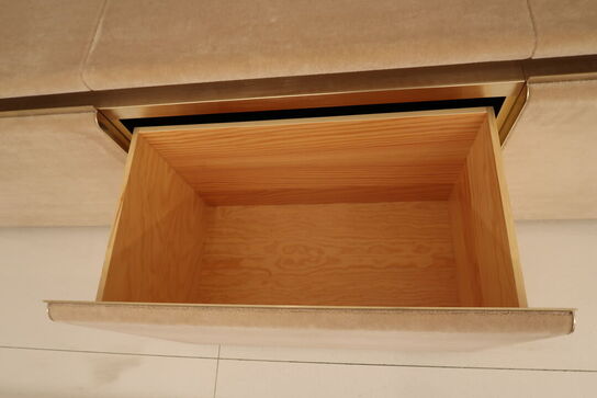 3 fag hylder samt skuffesystem