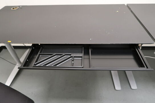 El. hæve/sænke skrivebord samt kontorstol