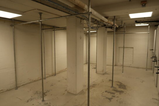 Div. Tøjstativer samt lagerreoler