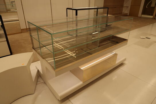 Bænk samt 2 stk. udstillingsdiske