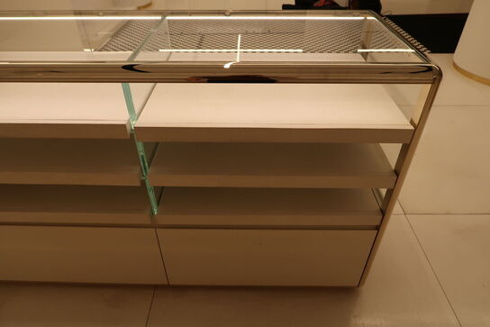 Udstillingsdisk samt skammel