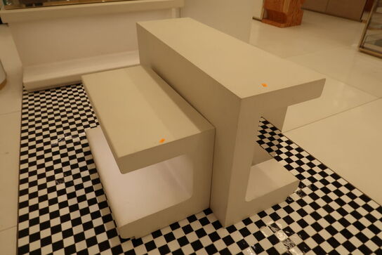 2 stk. bænke med LED-lys