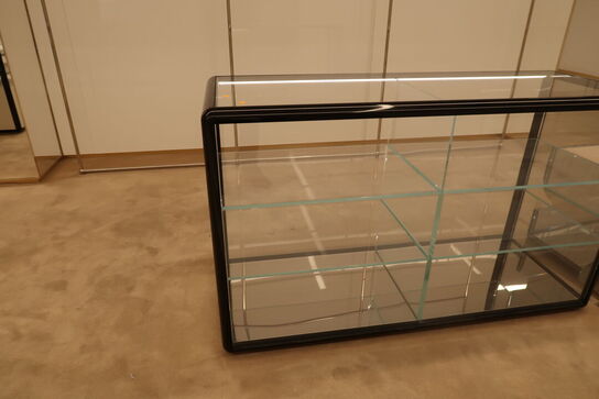 Udstillingsdisk samt skammel