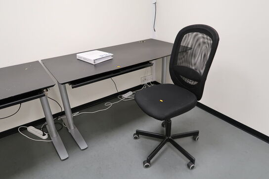 El. hæve/sænke skrivebord samt kontorstol