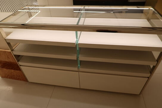 Udstillingsdisk samt skammel