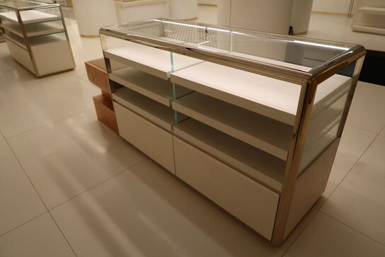 Udstillingsdisk samt skammel