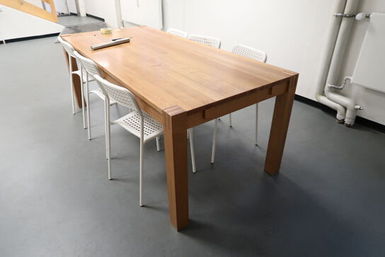 Spisebord med 6 stk. stole