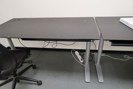 El. hæve/sænke skrivebord samt kontorstol