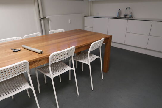 Spisebord med 6 stk. stole