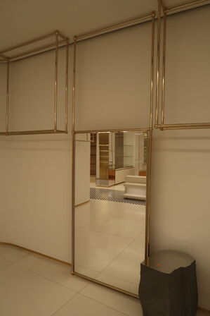 Div. Tøjstativer, reol samt spejl