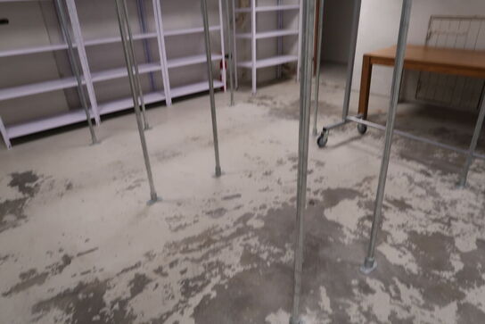 Div. Tøjstativer samt lagerreoler