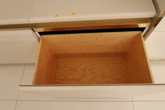 3 fag hylder samt skuffesystem