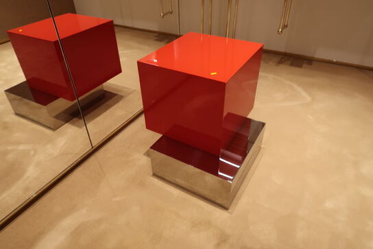 Tøjstativ med div. Trækasser med LED-lys