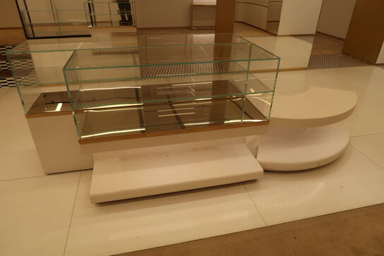 Bænk samt 2 stk. udstillingsdiske