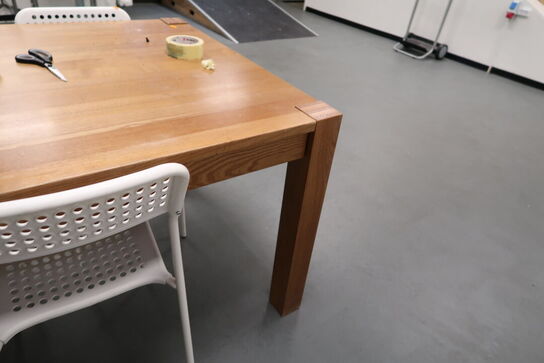 Spisebord med 6 stk. stole