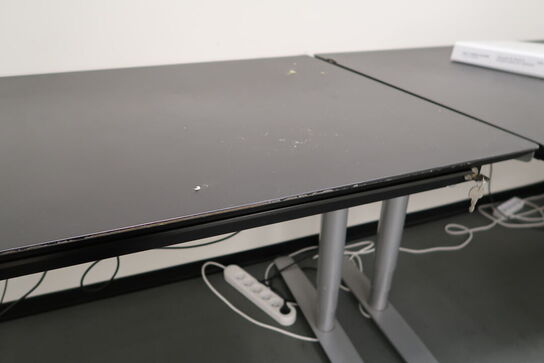 El. hæve/sænke skrivebord samt kontorstol