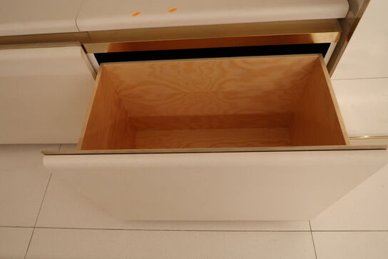 3 fag hylder samt skuffesystem