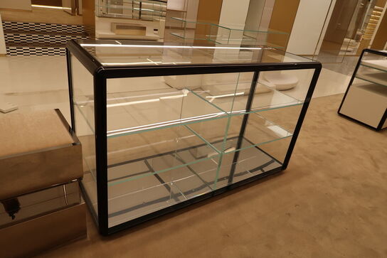 Udstillingsdisk samt skammel