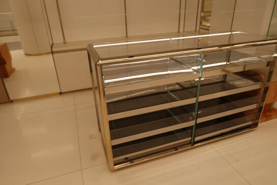 Udstillingsdisk samt skammel