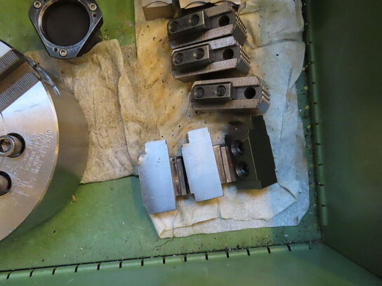 Skuffeskab med indhold