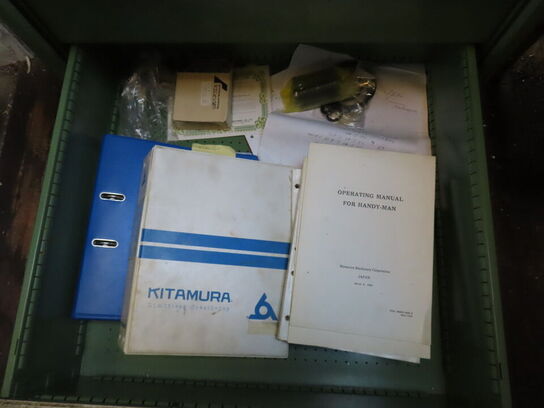 Skuffeskab med indhold