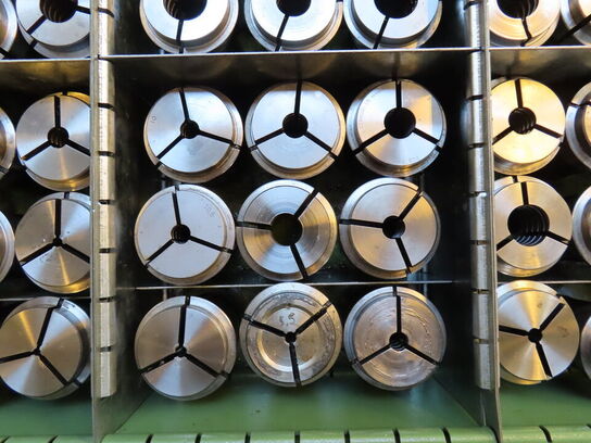 Skuffeskab med indhold