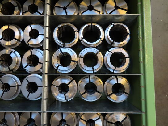 Skuffeskab med indhold