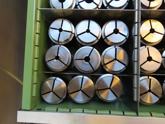 Skuffeskab med indhold