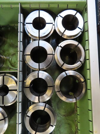 Skuffeskab med indhold