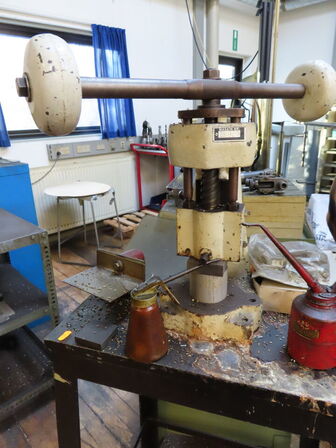 Presse på bord, maskinnr. 28 926