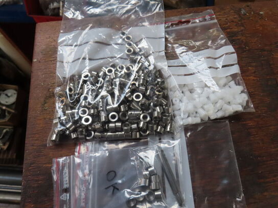 Reol med stangstål samt forarbejdet emner