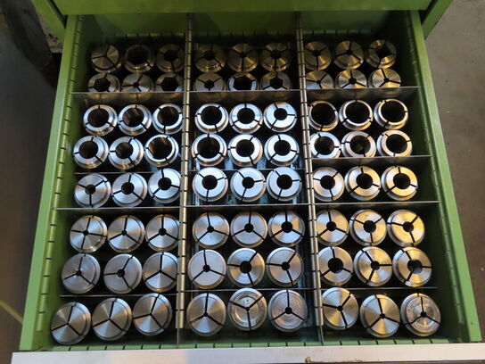 Skuffeskab med indhold