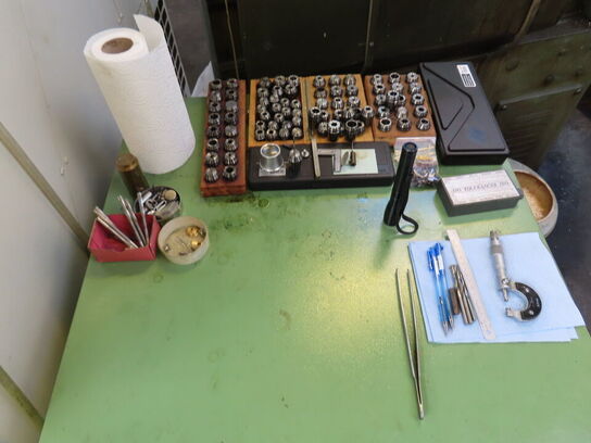 Skuffeskab med indhold