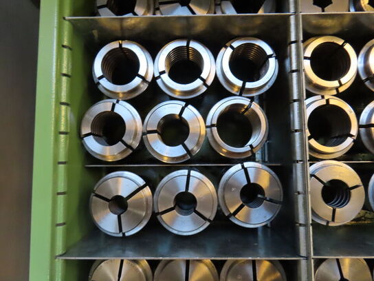 Skuffeskab med indhold