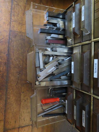 Skuffemodul med indhold