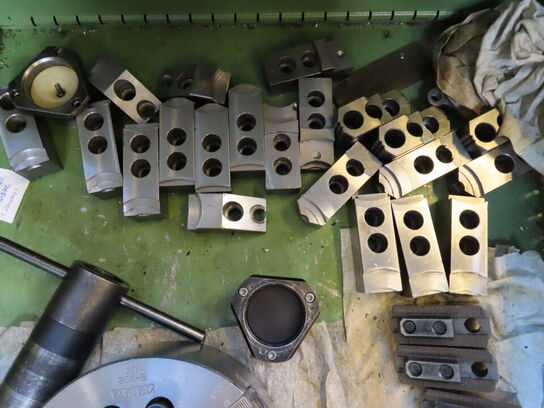 Skuffeskab med indhold