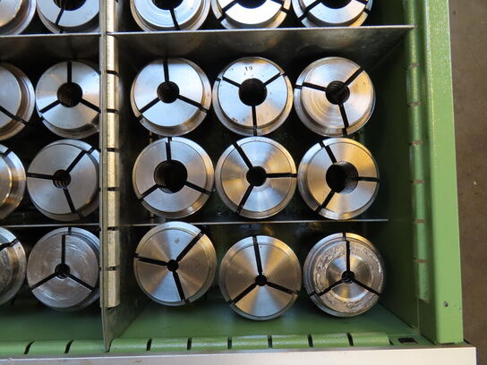 Skuffeskab med indhold