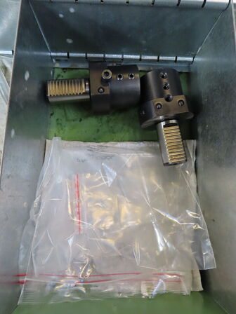 Skuffeskab med indhold