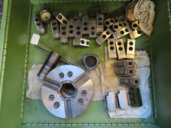 Skuffeskab med indhold