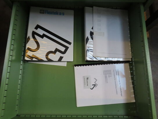 Skuffeskab med indhold