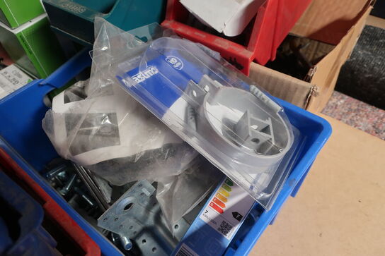 Div. søm, skruer, beslag m.v. (se billeder)