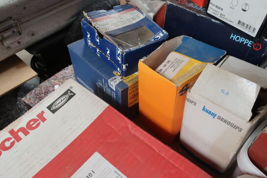 Div. søm, skruer, beslag m.v. (se billeder)