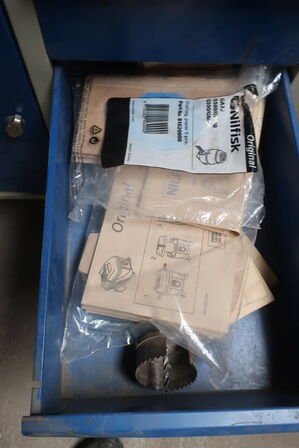 Arbejdsbord BLIKA inkl. indhold