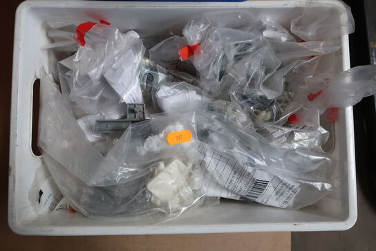 Div. søm, skruer, fugemasse m.v. (se billeder)